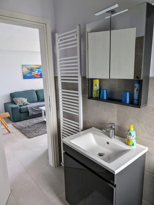 ארטמידה Vasiliki Studio, Beautiful New Built Appartement 10 Km To Airport מראה חיצוני תמונה